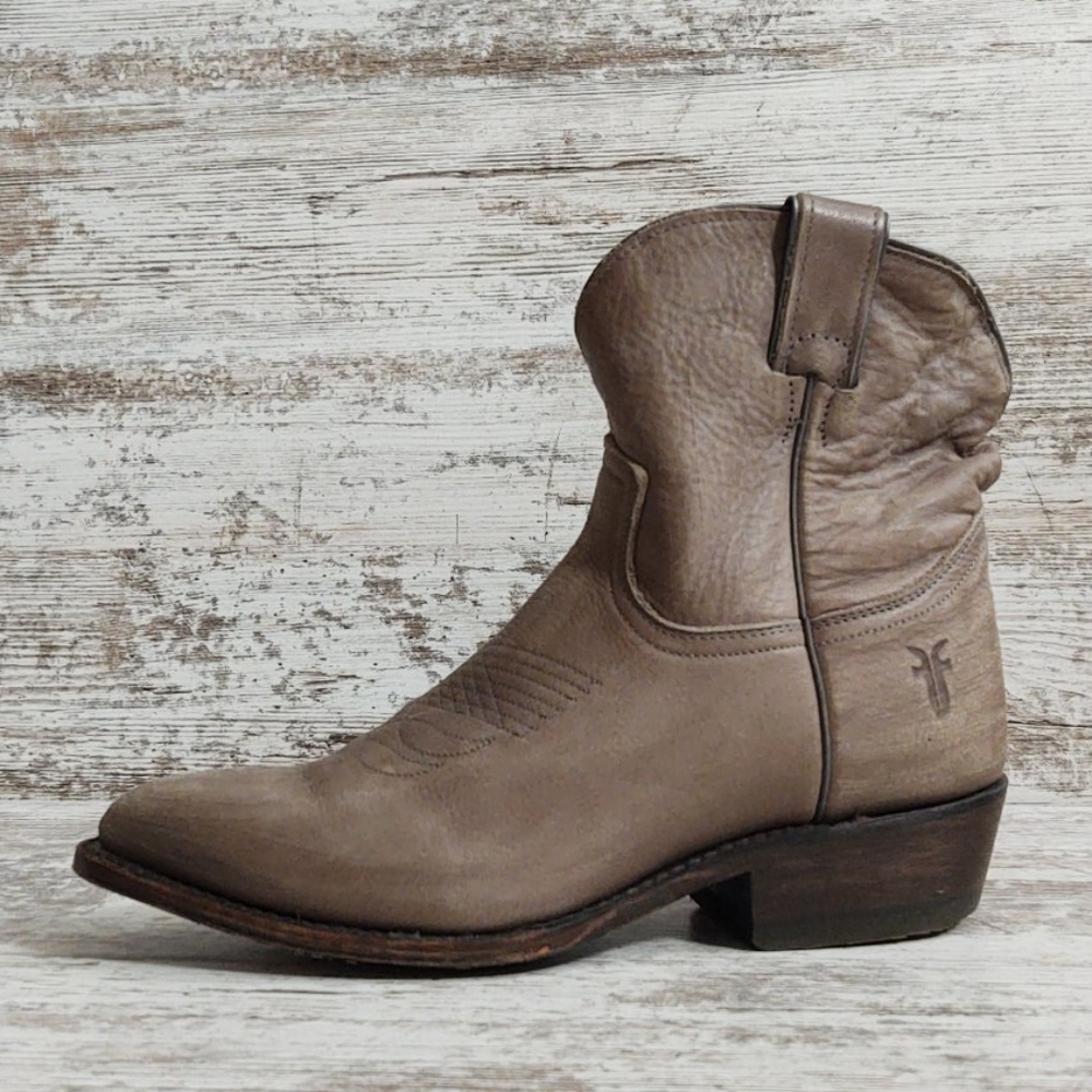 Like New Frye Taupe Italian Leather Billy Short